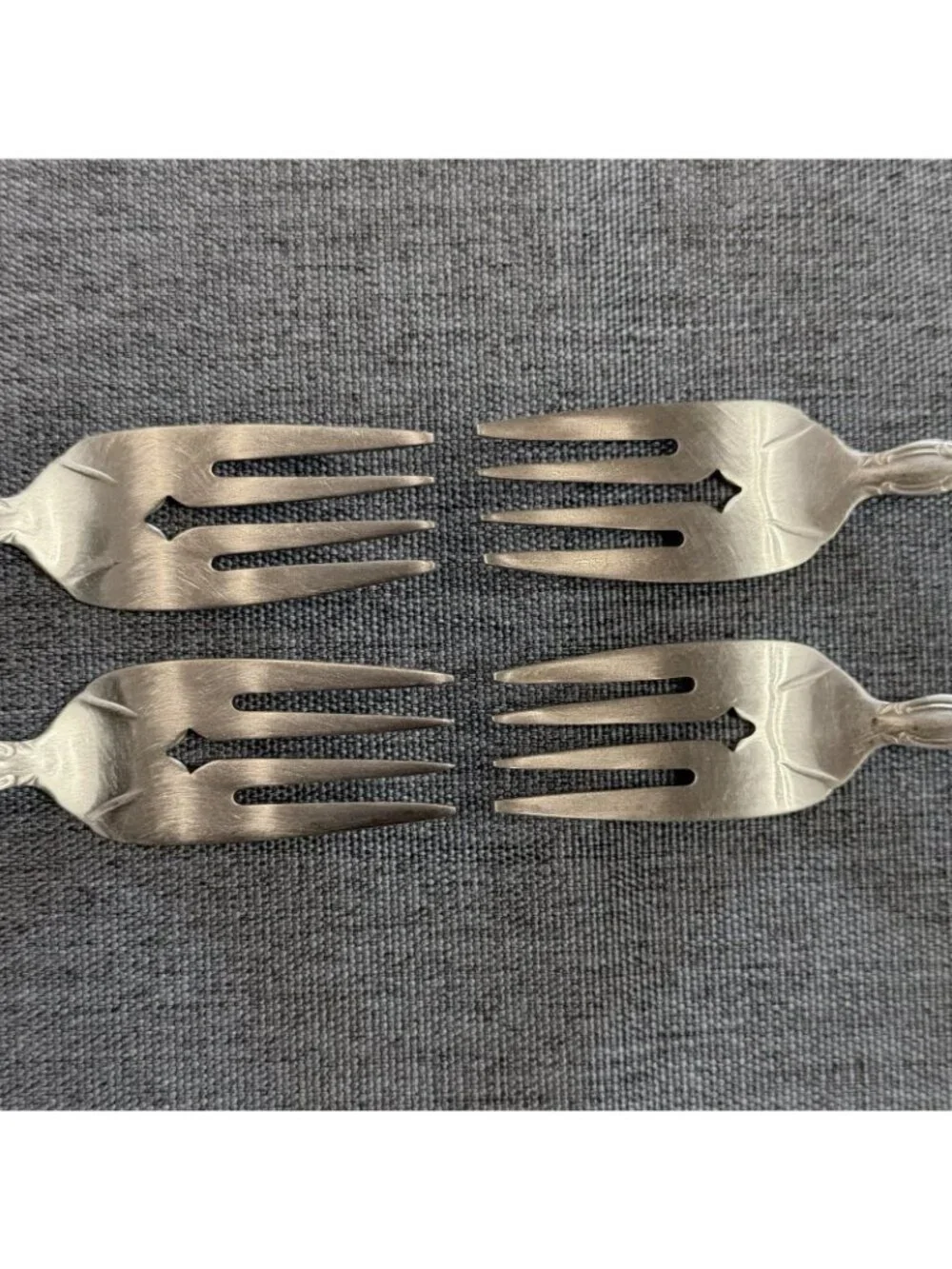 Set of 4 Oneida Cantata Glossy Salad Forks Stainless Flatware Community